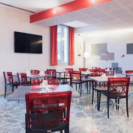Carré Py' 3*